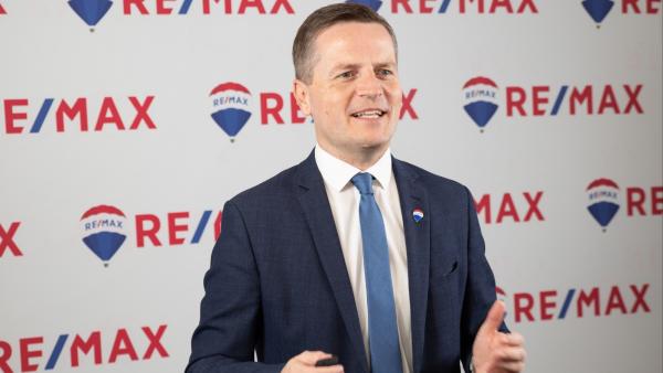 RE/MAX: Neuer Verkaufs-Rekord völlig entgegen dem Markttrend 