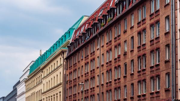 Wohnimmobilienmarkt Deutschland: Transaktionsvolumen steigt während Mieten langsamer wachsen