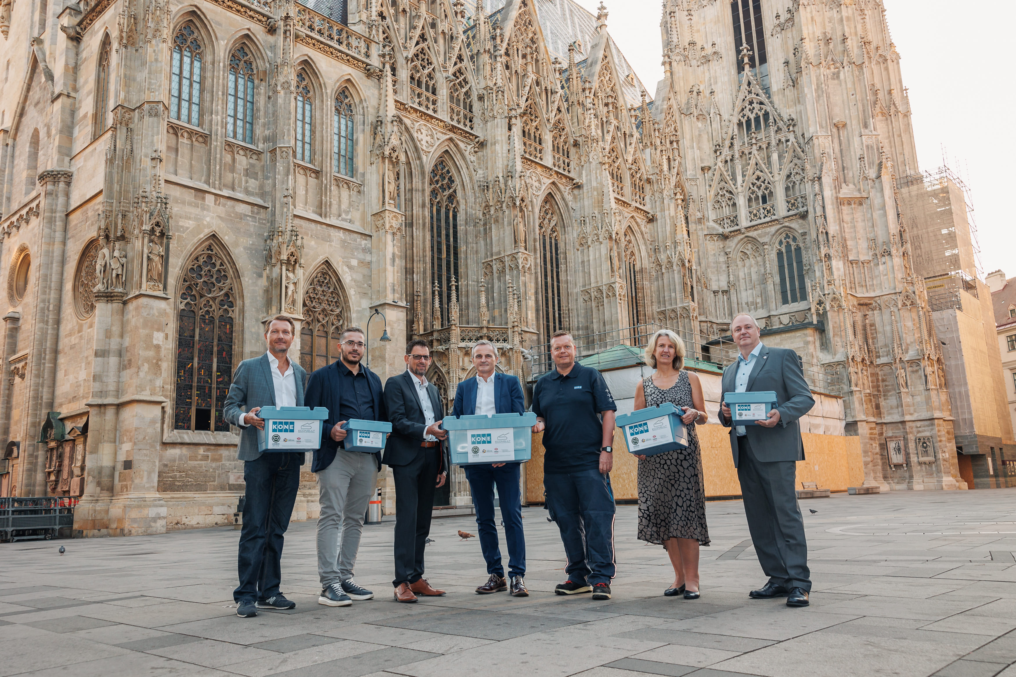 v.l.n.r.: Jürgen Schrampf (Geschäftsführer Econsult GmbH), Kasim Ekicni (Projektmitarbeiter KONE), Erwin Trinkl-Sebald (Logistikleiter KONE), Christian Wukovits (KONE), Markus Zachistal (Wartungstechniker KONE), Gerda Hartmann (Projektmitarbeiterin Econsult GmbH) und Franz Schwammenhöfer (Leiter der Abteilung Logistikkoordination BMK)