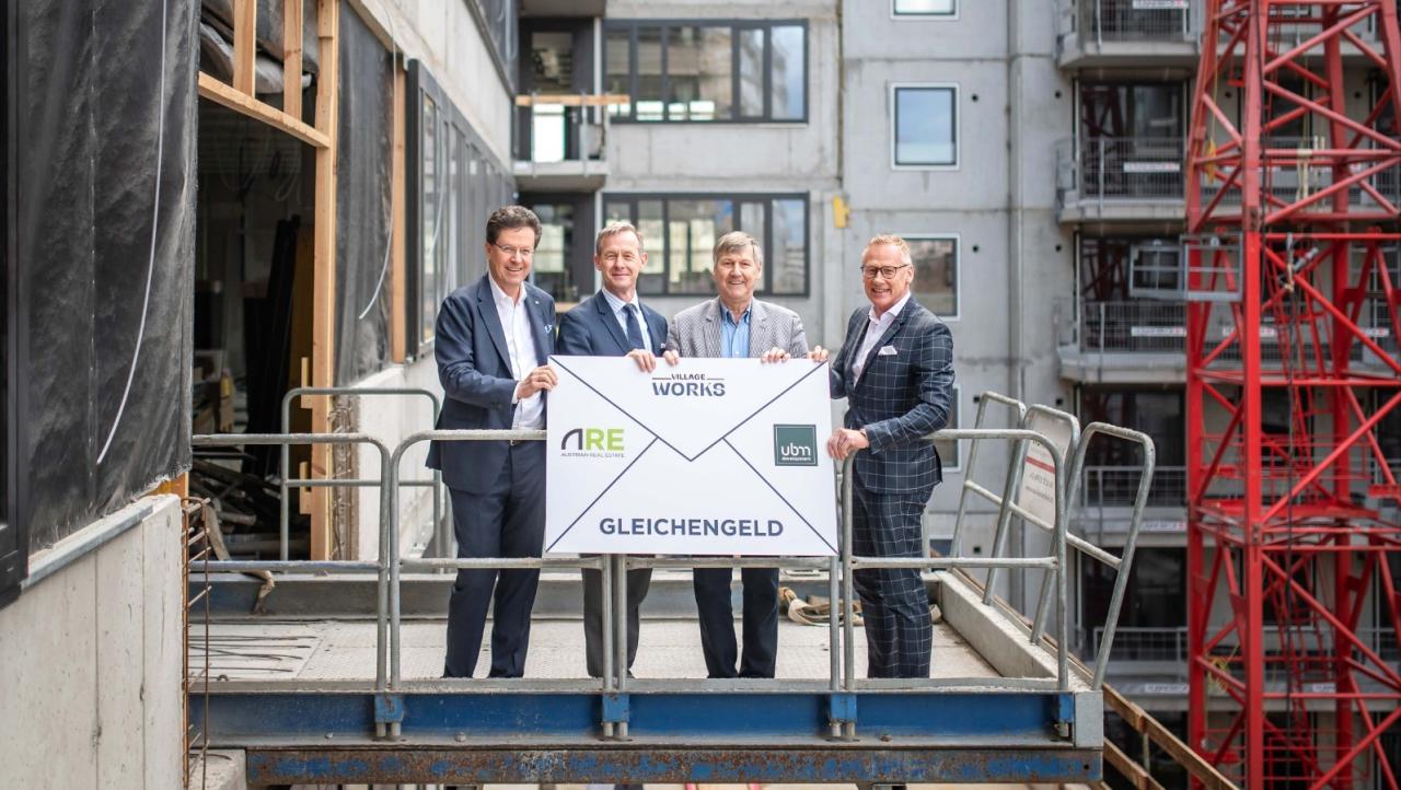 VILLAGE WORKS von ARE und UBM erreicht Dachgleiche