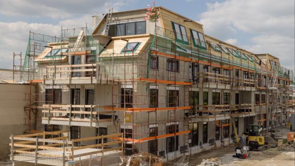 Verlässlich: IFA AG erreicht Dachgleiche bei gefördertem Mietwohnbau „Breitenleer Straße 248“