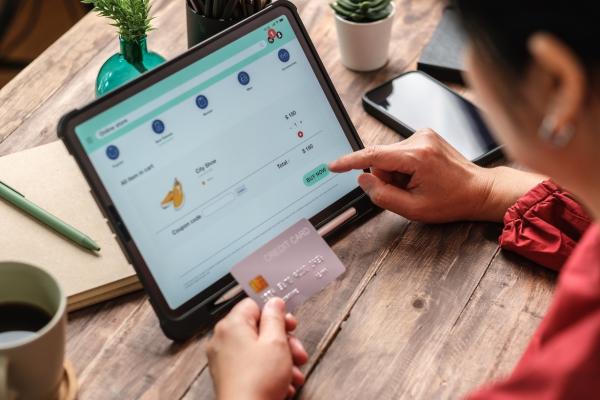 Handelsverband und ECDB präsentieren E-Commerce-Report 2025