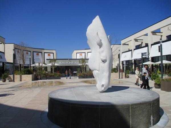 Outlet-Expansion verläuft weiterhin mit angezogener Handbremse