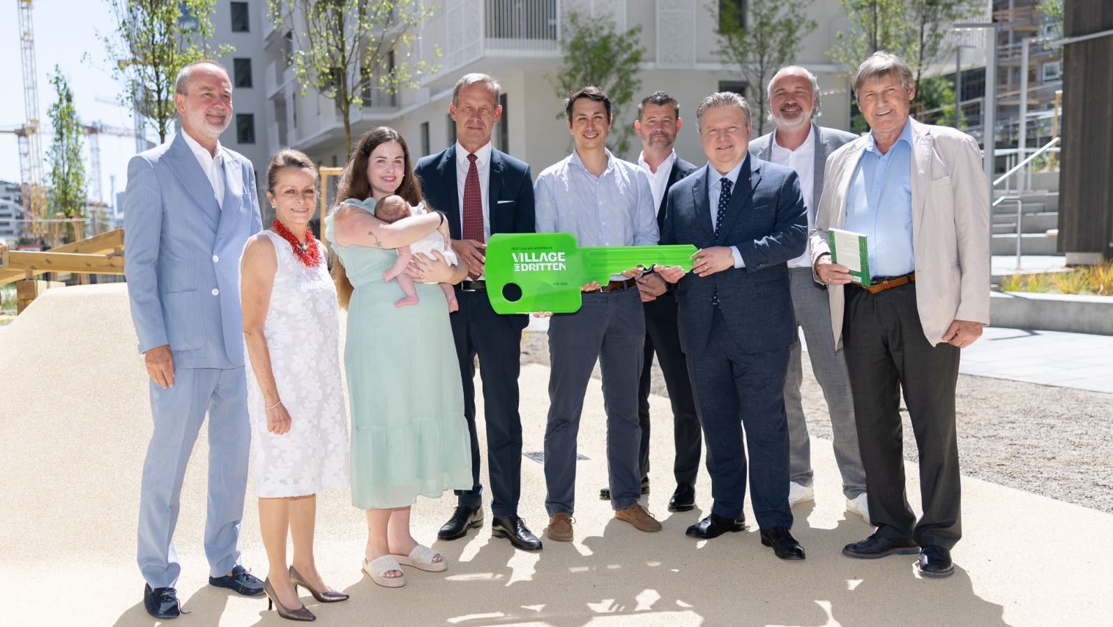 VILLAGE IM DRITTEN: Erste Bewohnerinnen im neuen Stadtquartier