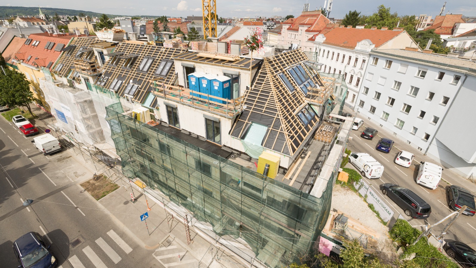 Verlässlich: IFA AG erreicht Dachgleiche bei gefördertem Mietwohnbau „Jedleseer Straße 104-106“ in Wien 21