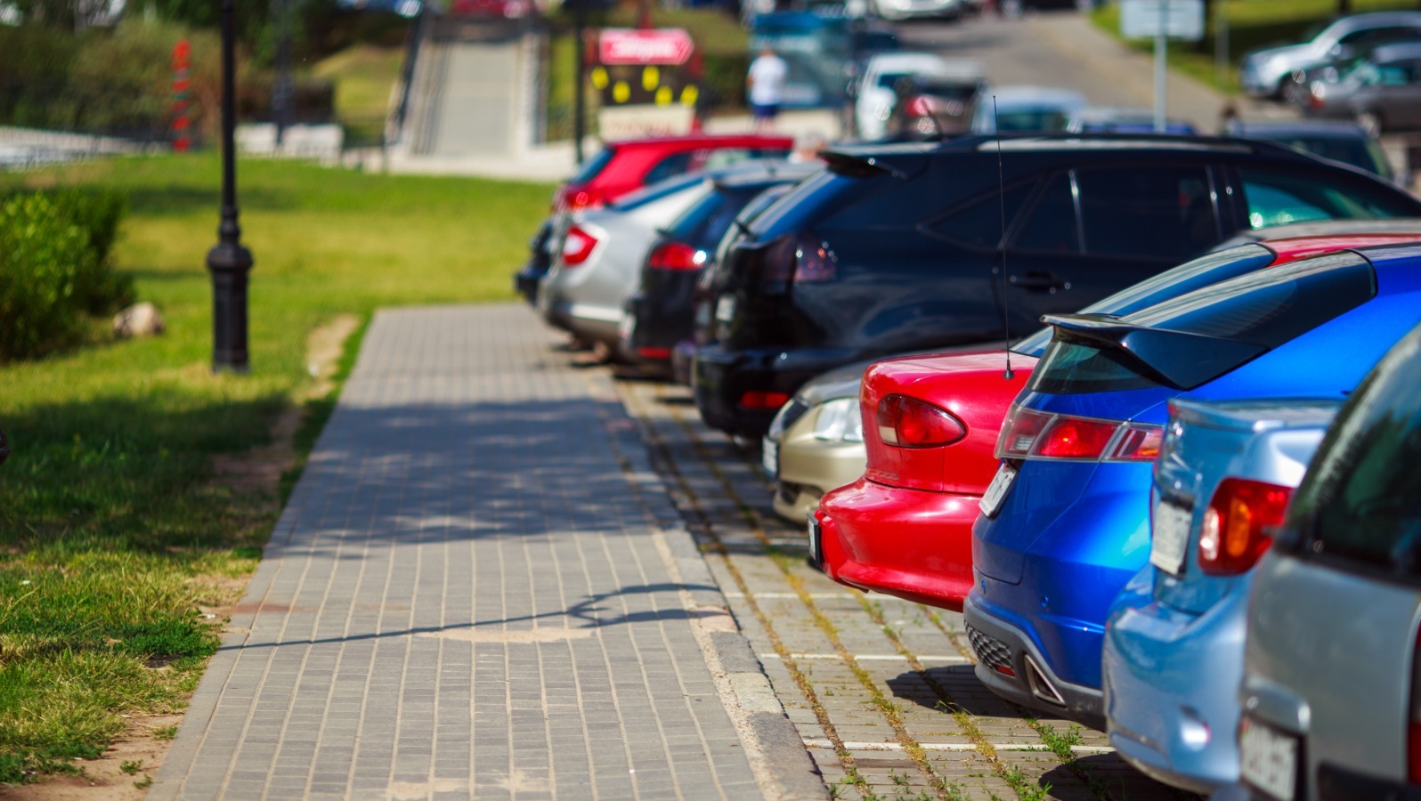 Parken auf Allgemeinflächen zulässig: 