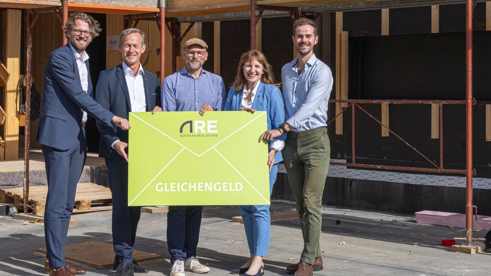 v.l.n.r.: ARE Projektentwicklungsleiter Gerd Pichler, ARE Geschäftsführer Gerald Beck, Vizebürgermeister Rainer Praschak, Bürgermeisterin Silvia Drechsler und Rhomberg Geschäftsführer Simon Battlogg