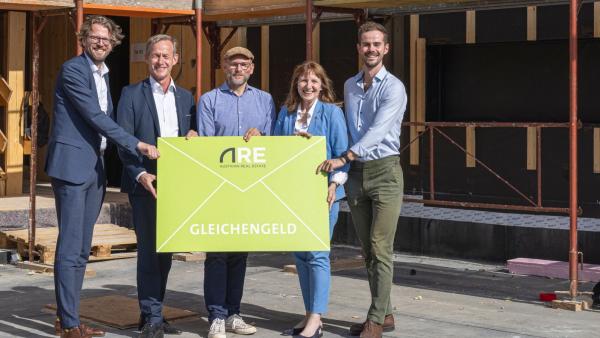 Mödling: Grüne Stadtvillen erreichen Dachgleiche