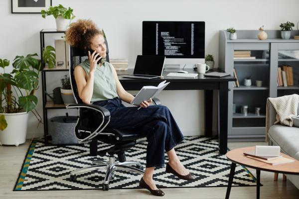 Wann MitarbeiterInnen ins Büro gehen: Dienstag bis Donnerstag sind die stärksten Präsenztage
