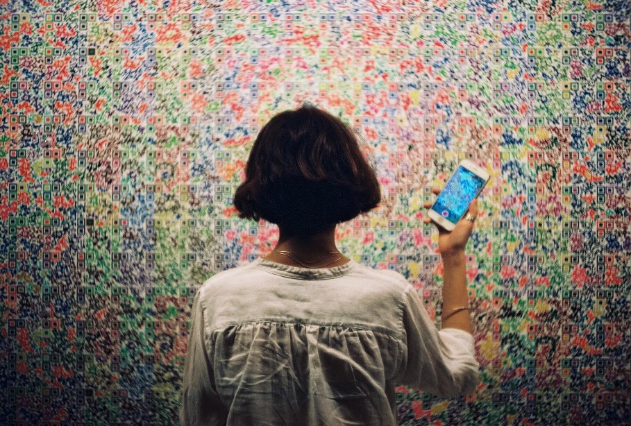 crypto-craze-social-media-burnt-out-youtube-instagram-tech-qr-code-phone-phones_t20_1WE1WV