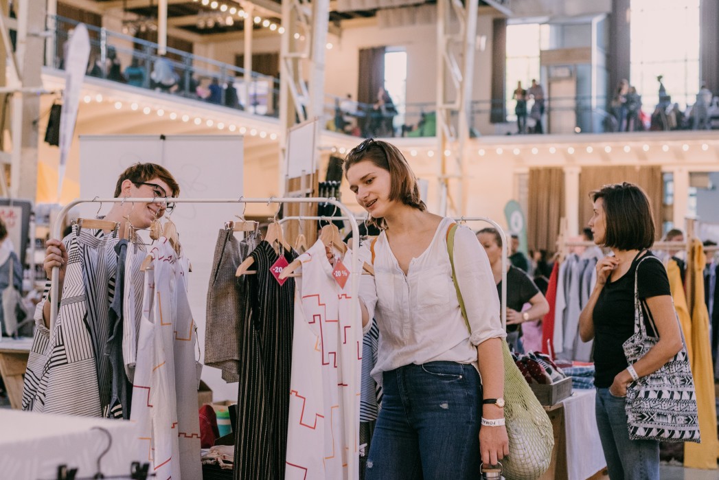 people-shopping-at-a-local-design-market-slow-fashion_t20_mRkzBl