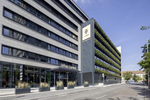 IMMOFINANZ eröffnet mit myhive Urban Garden grüne Office Oase